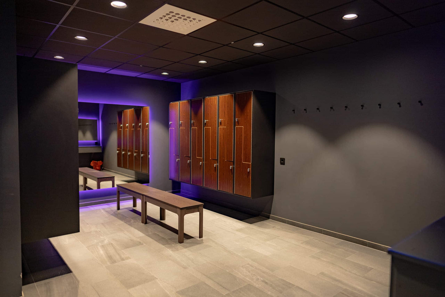 Gym Locker, 6 L-shaped doors