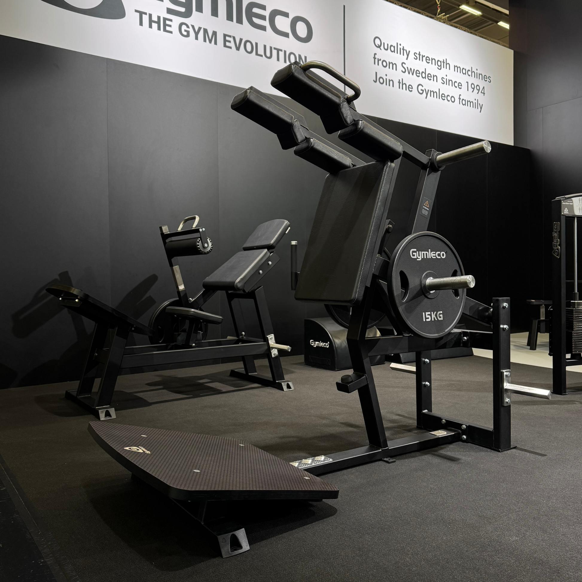 044 V-Squat Plate Loaded Squat maskin