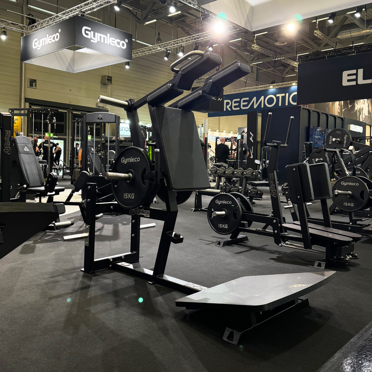 044 V-Squat Plate Loaded Squat maskin