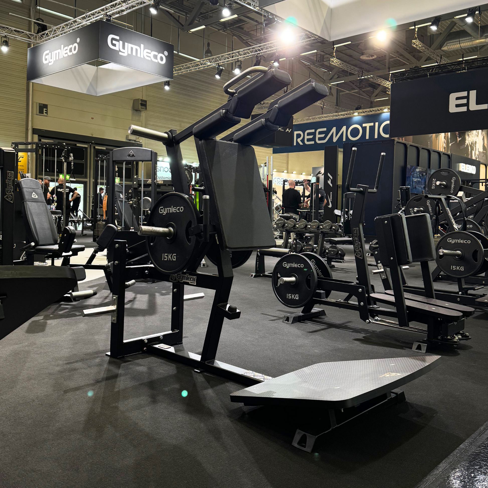 044 V-Squat Plate Loaded Squat maskin