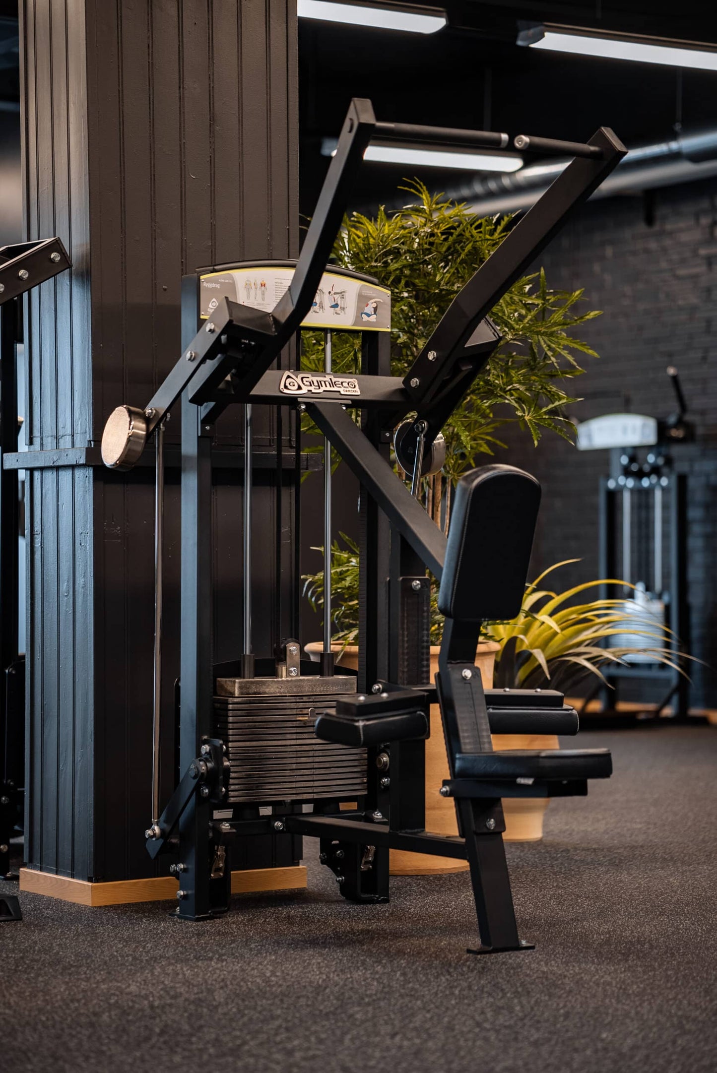 311 Iso Lateral Pulldown