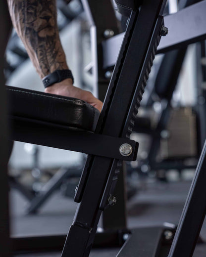 321 Seated Wide Chest Press - Sittande Bred Bröstpress