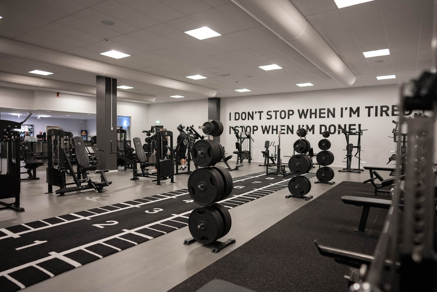 Black Weight Plates in Rubber with Handles