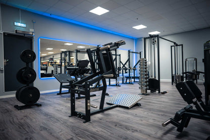 044 V-Squat, Plate Loaded