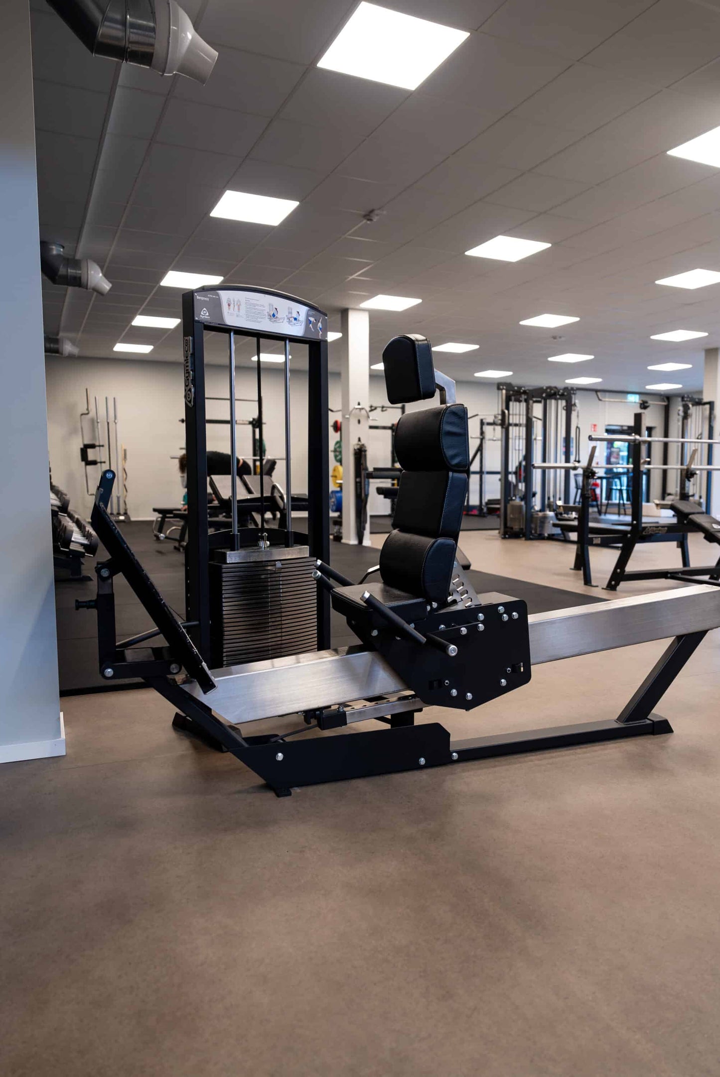 343 Seated Leg Press