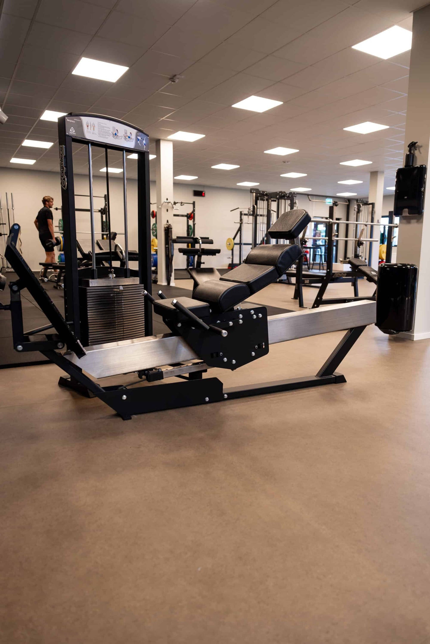 343 Seated Leg Press