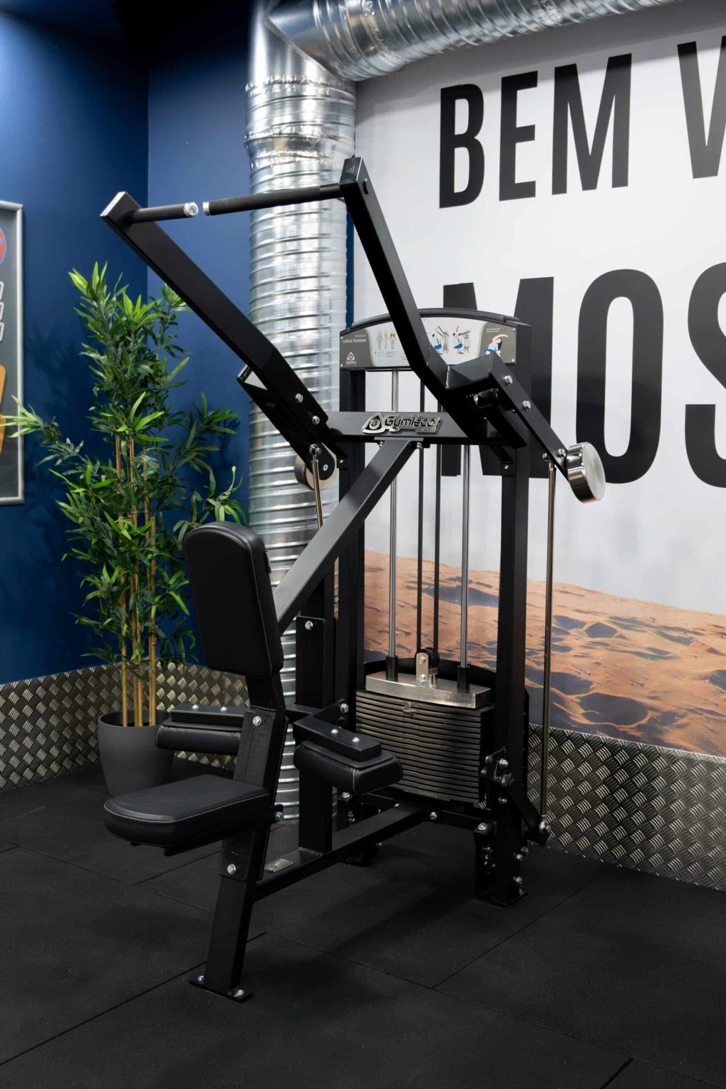 311 Iso Lateral Pulldown